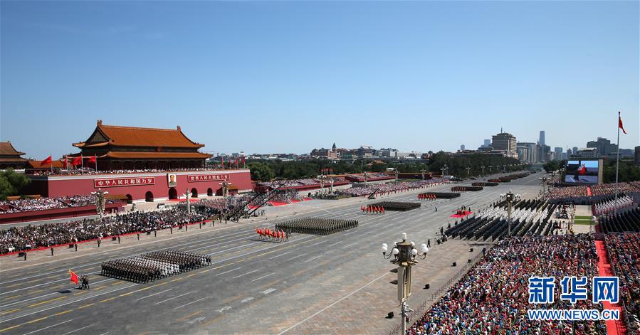 （新華全媒頭條·強(qiáng)軍思想引領(lǐng)新征程·圖文互動）（1）那一刻，我們光榮接受檢閱
