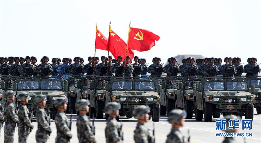 （新華全媒頭條·強(qiáng)軍思想引領(lǐng)新征程·圖文互動）（8）那一刻，我們光榮接受檢閱