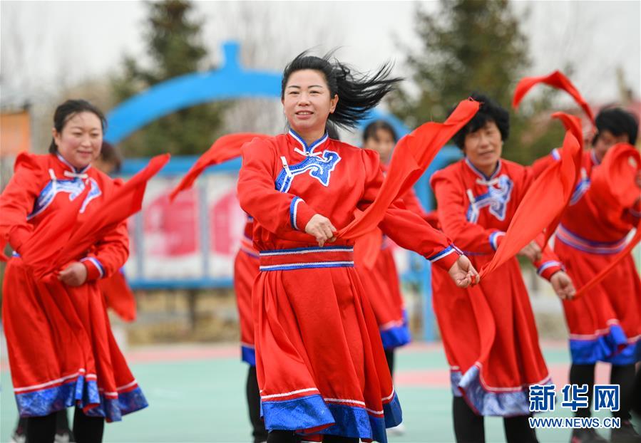 （壯麗70年·奮斗新時(shí)代·圖文互動(dòng)）（1）情同一家，守望相助，共奔小康——內(nèi)蒙古興安盟巴彥敖包嘎查民族團(tuán)結(jié)見聞