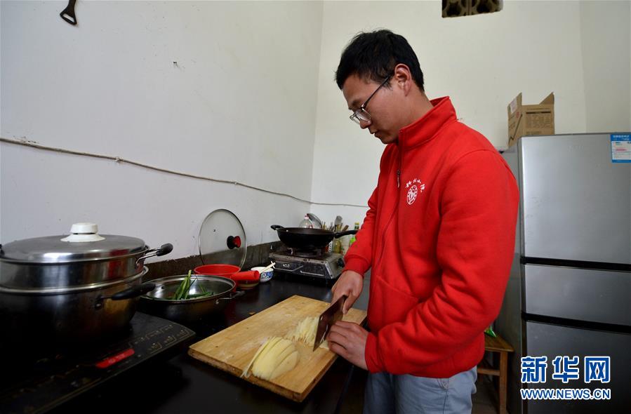 （愛國情 奮斗者·圖文互動）（4） “解民生之多艱，育天下之英才”——中國農(nóng)大師生扎根田野書寫奉獻之歌