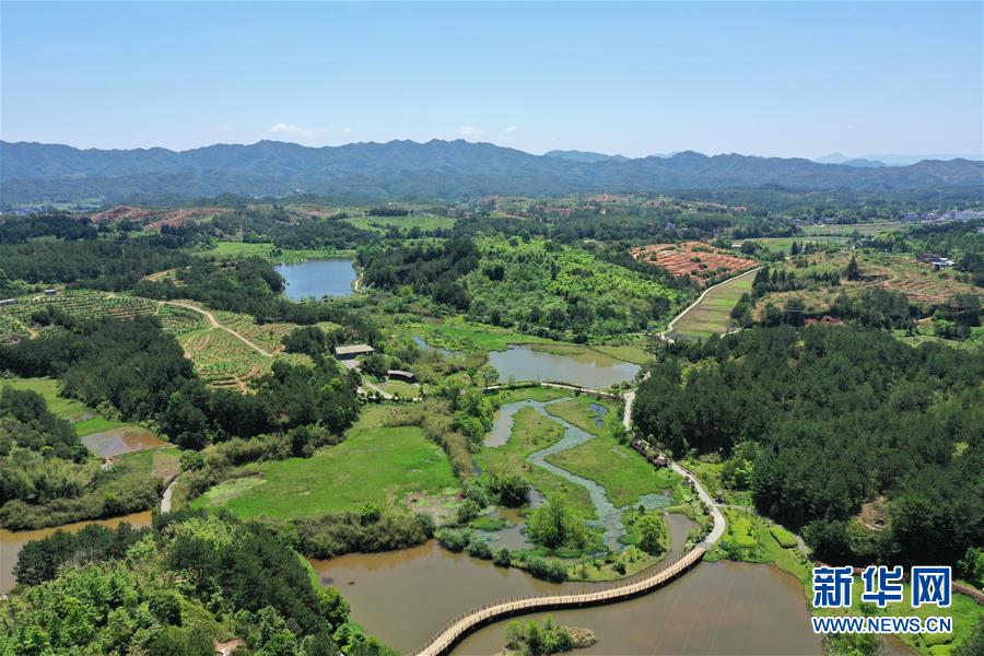 (壯麗70年·奮斗新時(shí)代·圖文互動）（2）福建長?。簱Q顏“山光水濁” 永駐綠水青山