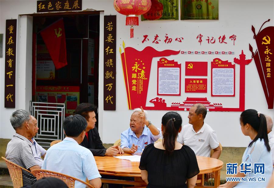 （新華全媒頭條·不忘初心、牢記使命——記者再走長征路·圖文互動）（8）風(fēng)展紅旗如畫——來自長征出發(fā)地長汀、寧化的紅色信仰報告 