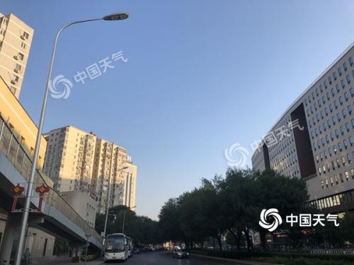 今晨北京天氣晴朗，陽光明媚。（圖/王曉）