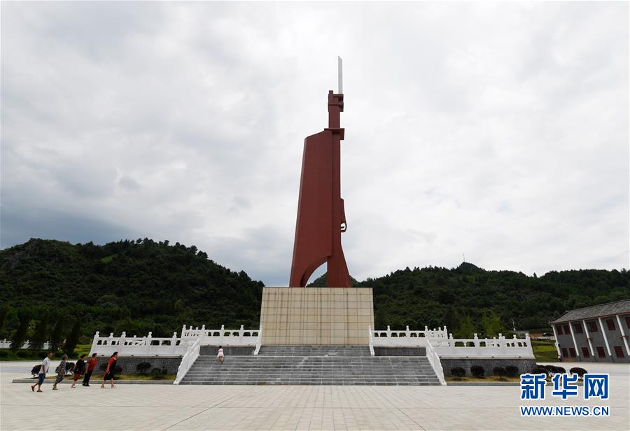 （壯麗70年·奮斗新時(shí)代——記者再走長(zhǎng)征路·圖文互動(dòng)）（2）他們，找到了3000多個(gè)紅軍烈士的名字