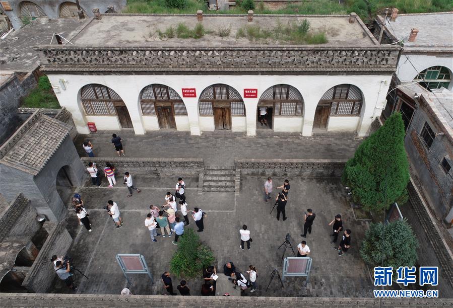 （新華全媒頭條·壯麗70年·奮斗新時(shí)代——記者再走長征路·圖文互動(dòng)）（1）紅星，從這里照耀中國——陜北見證中國革命的歷史轉(zhuǎn)折