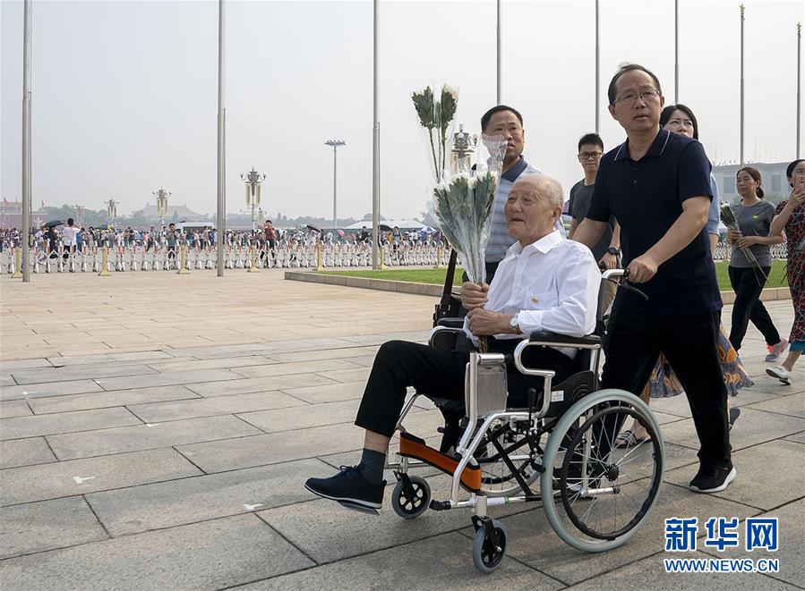 （壯麗70年·奮斗新時(shí)代——共和國(guó)榮光）（2）張富清：緊跟黨走，做黨的好戰(zhàn)士