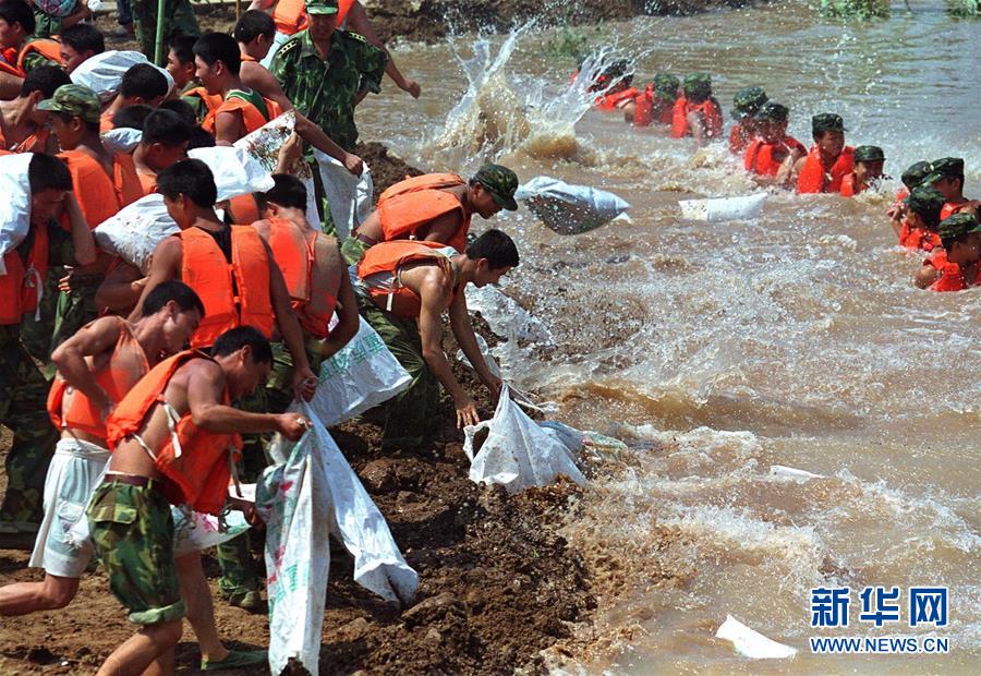 （圖文互動）（3）為了“中國號”巨輪揚帆遠航——中國共產黨領導下的人民軍隊忠于祖國、服務人民啟示錄