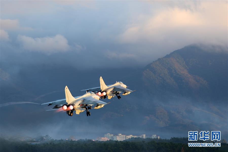 （新華全媒頭條·圖文互動）（2）沿著中國特色強(qiáng)軍之路闊步前進(jìn)——黨中央、中央軍委領(lǐng)導(dǎo)推進(jìn)國防和軍隊(duì)建設(shè)70年紀(jì)實(shí)