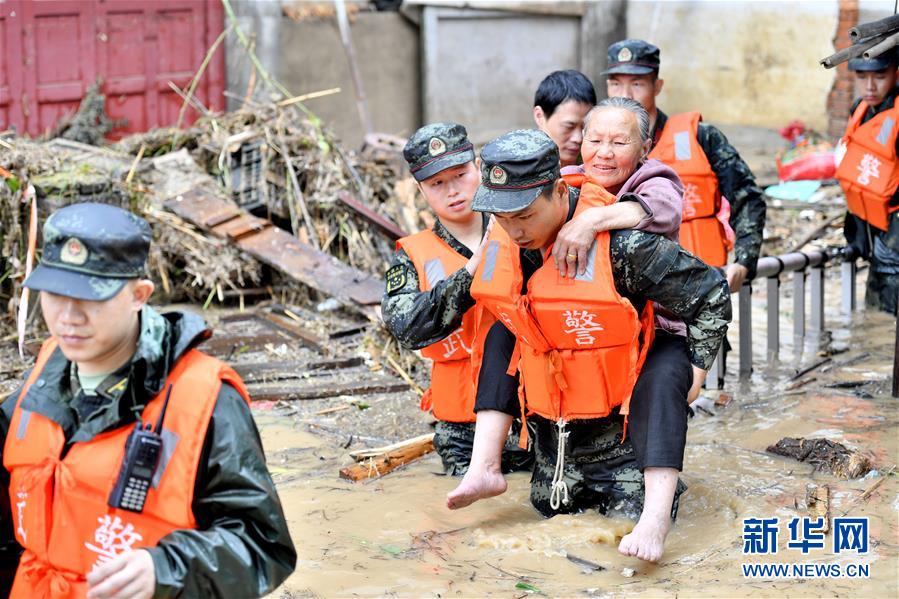 （新華全媒頭條·圖文互動）（5）沿著中國特色強(qiáng)軍之路闊步前進(jìn)——黨中央、中央軍委領(lǐng)導(dǎo)推進(jìn)國防和軍隊(duì)建設(shè)70年紀(jì)實(shí)