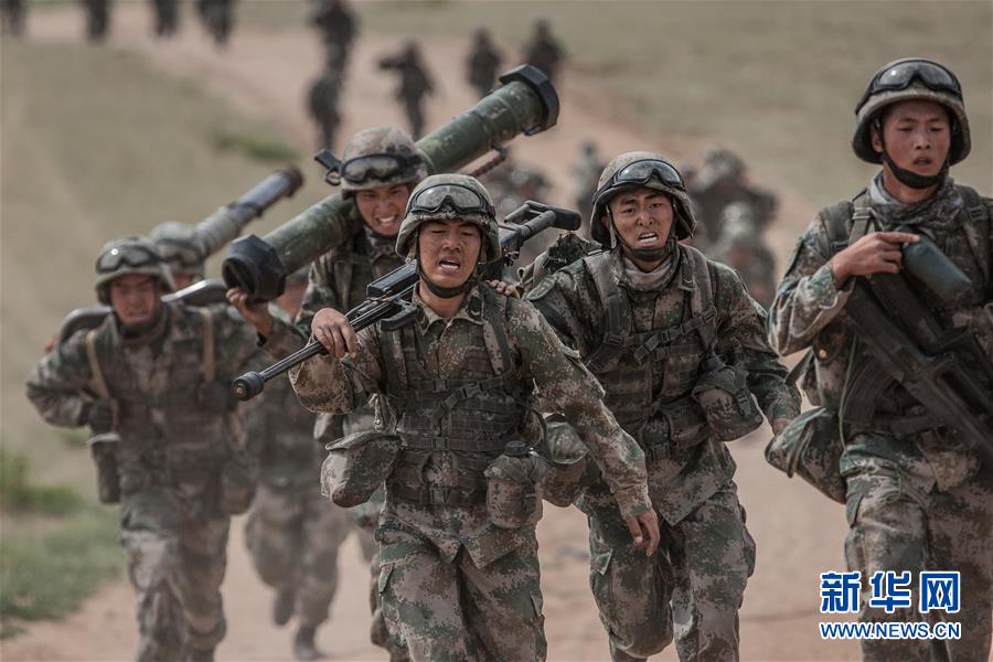 （新華全媒頭條·圖文互動）（13）沿著中國特色強(qiáng)軍之路闊步前進(jìn)——黨中央、中央軍委領(lǐng)導(dǎo)推進(jìn)國防和軍隊(duì)建設(shè)70年紀(jì)實(shí)