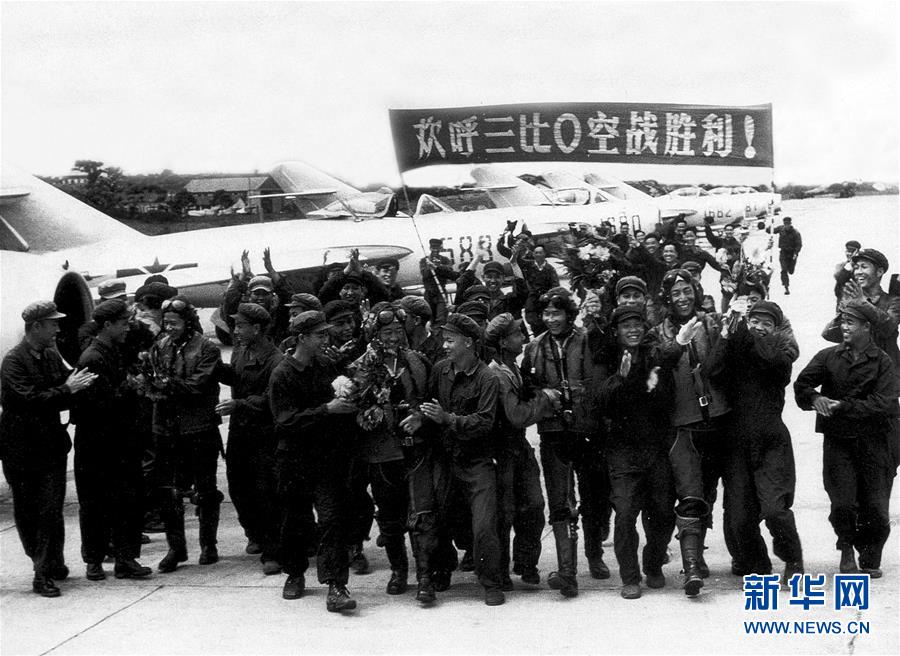 （新華全媒頭條·人民空軍70年·圖文互動(dòng)）（4）陽(yáng)光照耀奮飛的航程——黨中央、中央軍委和習(xí)主席關(guān)心人民空軍建設(shè)發(fā)展紀(jì)實(shí)