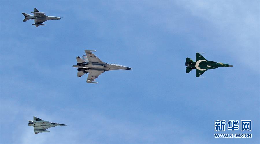 （新華全媒頭條·人民空軍70年·圖文互動(dòng)）（8）陽(yáng)光照耀奮飛的航程——黨中央、中央軍委和習(xí)主席關(guān)心人民空軍建設(shè)發(fā)展紀(jì)實(shí)