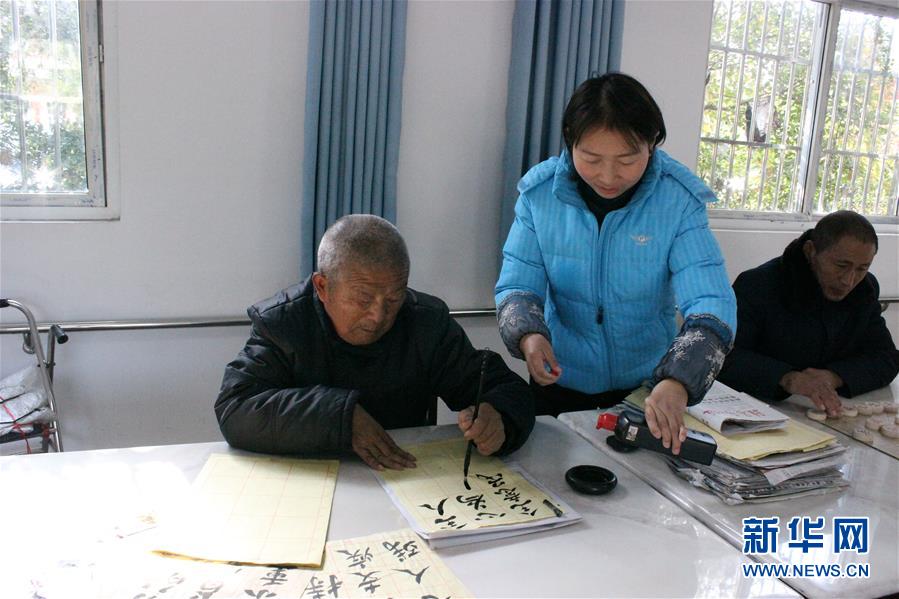 （在習(xí)近平新時(shí)代中國(guó)特色社會(huì)主義思想指引下——新時(shí)代新作為新篇章·總書記關(guān)切脫貧事·圖文互動(dòng)）（3）醫(yī)療扶貧，照亮貧困家庭的明天