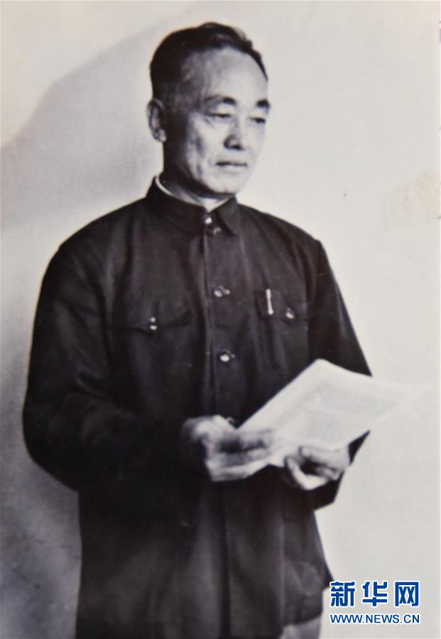 （新華全媒頭條·圖文互動(dòng)）（3）滄海橫流 信仰彌堅(jiān)——記共產(chǎn)黨員、湘潭大學(xué)九旬教授滄南