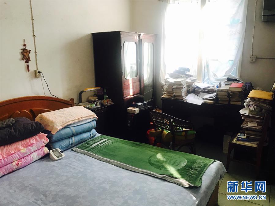 （新華全媒頭條·圖文互動(dòng)）（11）滄海橫流 信仰彌堅(jiān)——記共產(chǎn)黨員、湘潭大學(xué)九旬教授滄南