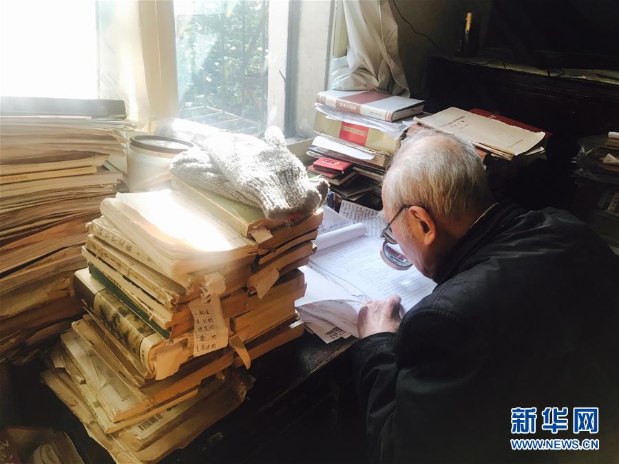 （新華全媒頭條·圖文互動(dòng)）（10）滄海橫流 信仰彌堅(jiān)——記共產(chǎn)黨員、湘潭大學(xué)九旬教授滄南