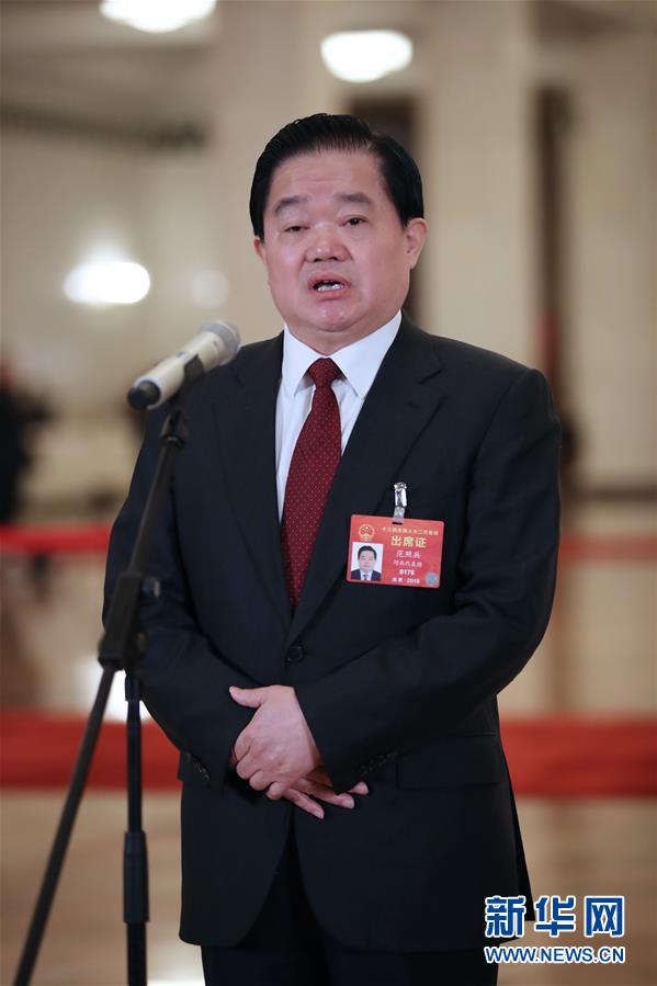 （兩會(huì)·面對(duì)面）（2）全國(guó)人大代表接受采訪(fǎng)