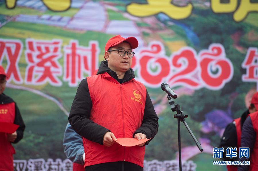 （新春走基層·圖文互動）（1）村晚“說唱”唱什么？