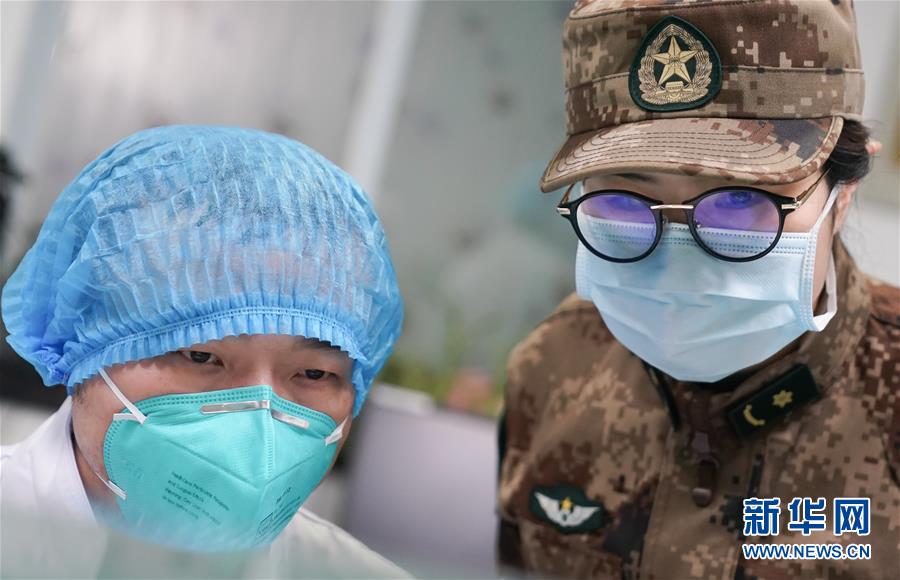 （新華全媒頭條·圖文互動）（4）黨旗，高高飄揚在防控疫情斗爭第一線——各級黨組織和廣大黨員干部投身疫情防控阻擊戰(zhàn)紀實