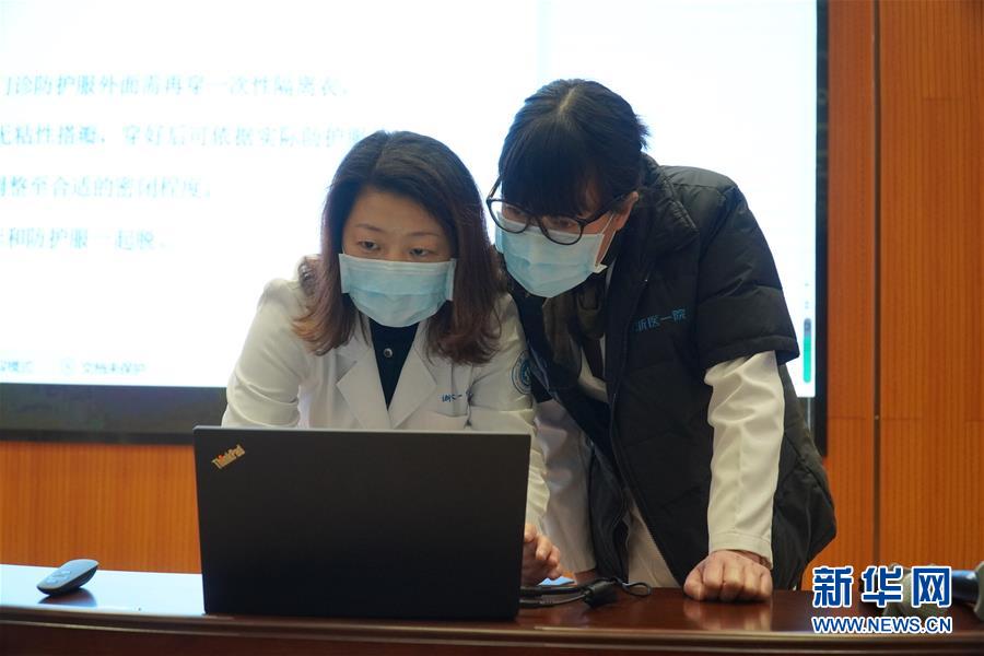 （聚焦疫情防控·圖文互動）（5）無法握手，但始終并肩