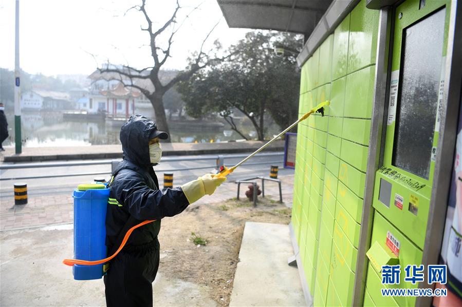 （在習(xí)近平新時(shí)代中國特色社會主義思想指引下——新時(shí)代新作為新篇章·習(xí)近平總書記關(guān)切事·圖文互動(dòng)）（3）當(dāng)億萬只手緊握在一起……——戰(zhàn)“疫”一線感受中國力量