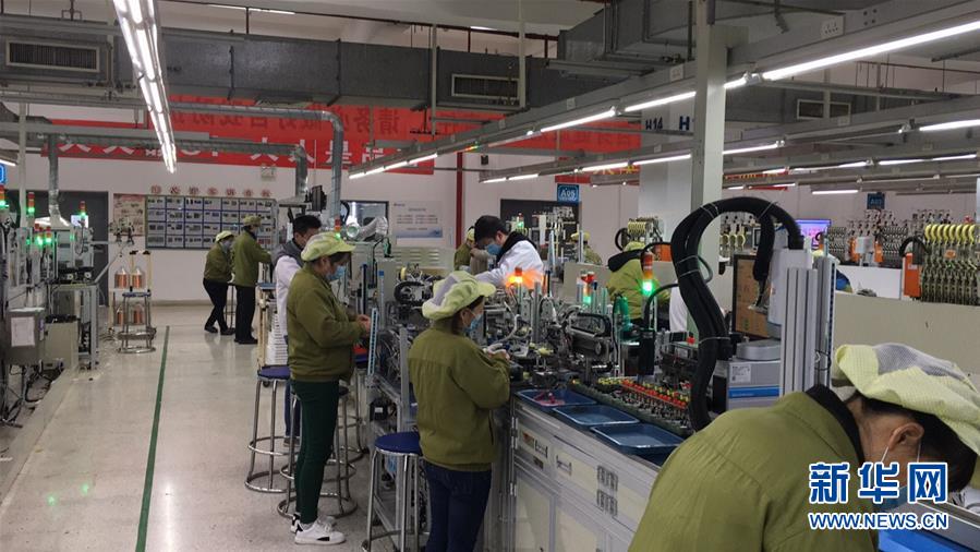 （來自經濟前沿的故事·企業(yè)復工復產·圖文互動）（3）看1500多名工人是如何復工的？——湖南郴州一家企業(yè)復工目擊記 