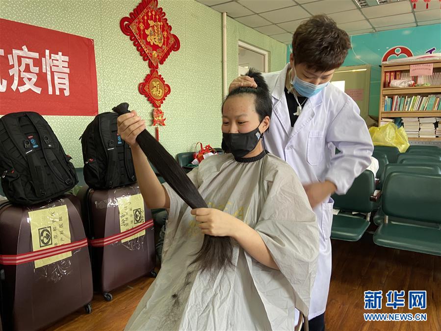 （聚焦疫情防控·圖文互動）（1）沖鋒向前，我們義無反顧——“戰(zhàn)疫”一線醫(yī)護人員群像