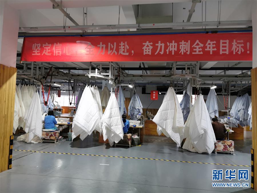（來(lái)自經(jīng)濟(jì)前沿的故事·企業(yè)復(fù)工復(fù)產(chǎn)·圖文互動(dòng)）（4）“開門紅包”變“消毒迎門”——長(zhǎng)沙高新區(qū)一家企業(yè)復(fù)工的“拼勁”