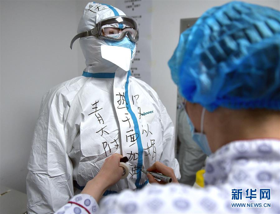 （新華全媒頭條·圖文互動(dòng)）（2）“與國(guó)家同舟，與人民共濟(jì)”——新冠肺炎重癥救治同濟(jì)醫(yī)院戰(zhàn)“疫”直擊