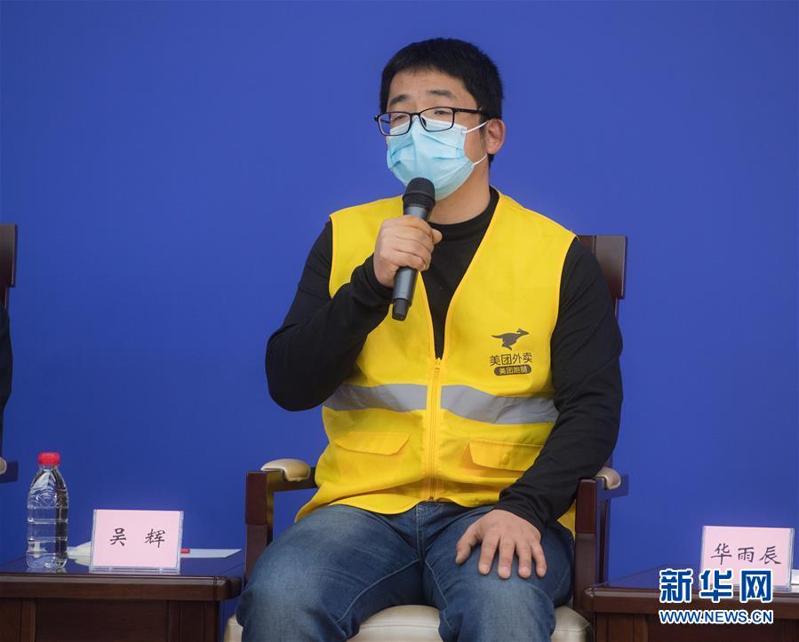 （新華全媒頭條·圖文互動）（6）守望相助，堅忍不拔——致敬武漢戰(zhàn)“疫”中千千萬萬個平凡英雄