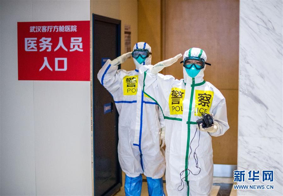（新華全媒頭條·圖文互動）（7）守望相助，堅忍不拔——致敬武漢戰(zhàn)“疫”中千千萬萬個平凡英雄