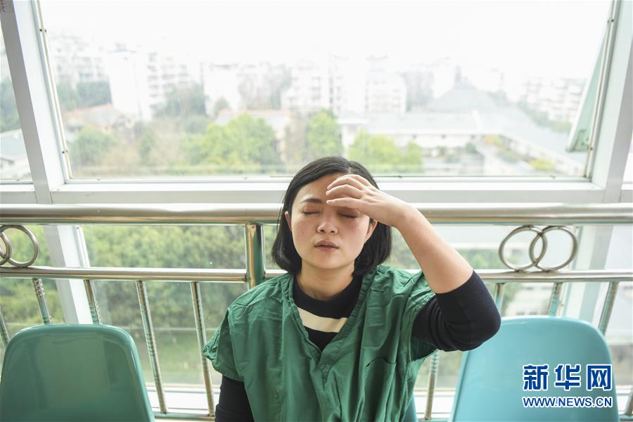 （一線抗疫群英譜·圖文互動(dòng)）（8）“我已躬身入局，勢(shì)要共渡難關(guān)!”——戰(zhàn)“疫”一線醫(yī)生黃霞