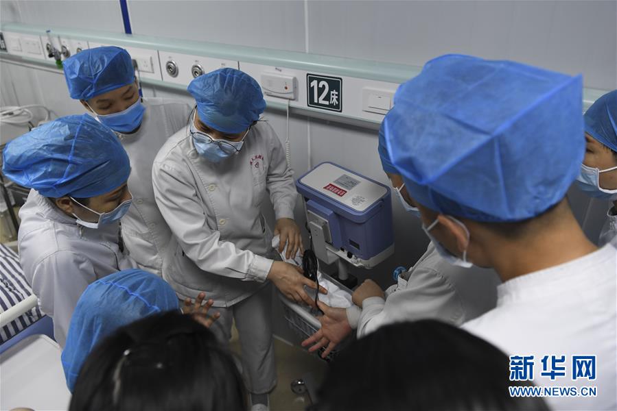 （圖文互動）（1）“你們逆行，我們護(hù)航”——廣西關(guān)愛一線醫(yī)務(wù)工作者見聞 