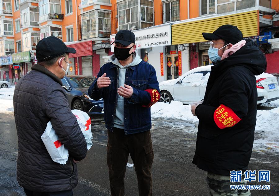 （聚焦疫情防控·圖文互動）（5）不知你是誰，知你為了誰——社區(qū)戰(zhàn)“疫”志愿者群像
