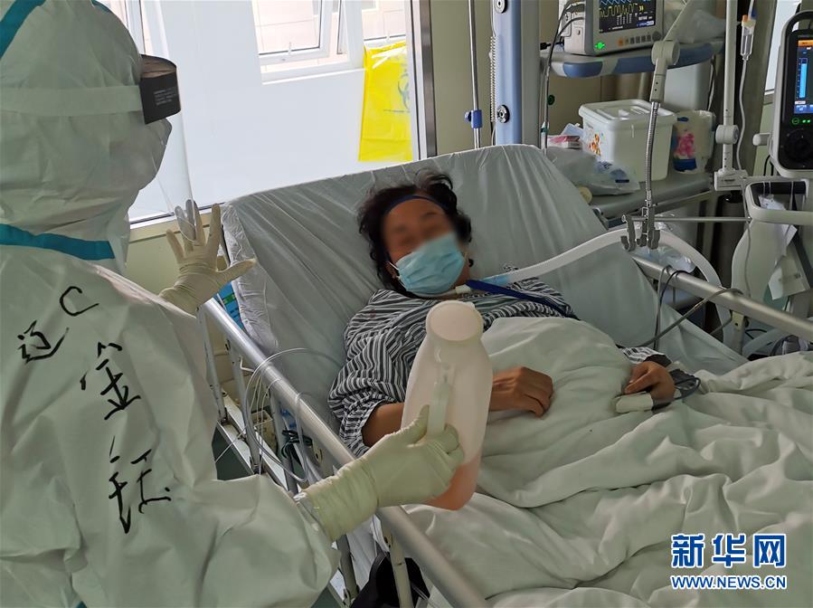 （一線抗疫群英譜·圖文互動(dòng)）（5）生命之光，溫暖“無(wú)面之交”——記抗疫一線重癥監(jiān)護(hù)室90后護(hù)士金鈺 