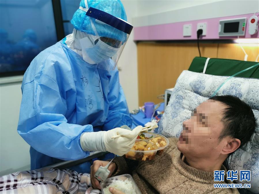 （一線抗疫群英譜·圖文互動）（3）“我們，撐得起！”——軍隊支援湖北醫(yī)療隊年輕醫(yī)務(wù)工作者的青春宣言