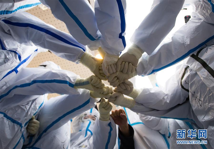 （新華全媒頭條·在習(xí)近平新時(shí)代中國(guó)特色社會(huì)主義思想指引下——新時(shí)代新作為新篇章·圖文互動(dòng)）（2）同心戰(zhàn)“疫”彰顯人民至上——各地各部門貫徹落實(shí)習(xí)近平總書(shū)記重要指示精神統(tǒng)籌推進(jìn)疫情防控和經(jīng)濟(jì)社會(huì)發(fā)展 