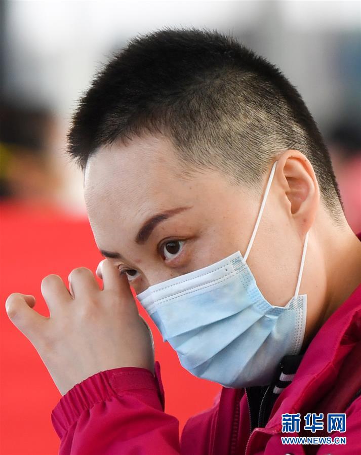 （新華全媒頭條·圖文互動）（11）最美逆行者，武漢永遠記得你！——首批援鄂醫(yī)療隊返程紀實