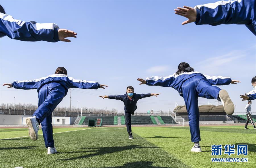 （圖文互動(dòng)）（8）“早”安同學(xué)，“早”安老師！——新疆初高中畢業(yè)班復(fù)課一周回訪見(jiàn)聞