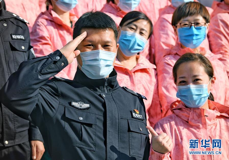 （習(xí)近平致敬的戰(zhàn)“疫”英雄·公安干警篇·圖文互動(dòng)）（1）他們，抗疫一線鑄警魂