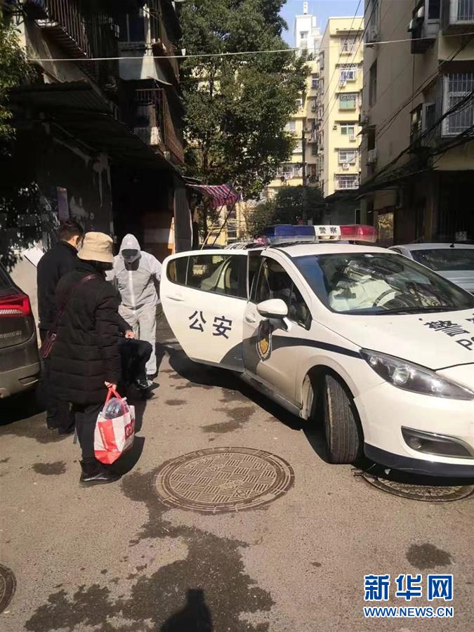 （習(xí)近平致敬的戰(zhàn)“疫”英雄·公安干警篇·圖文互動(dòng)）（5）他們，抗疫一線鑄警魂