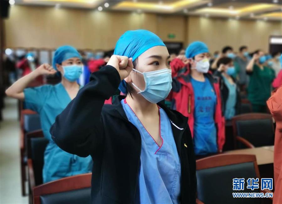 （圖文互動(dòng)）（1）長(zhǎng)大，只是一瞬間的事——天津“90后”護(hù)士的武漢戰(zhàn)“疫”記憶