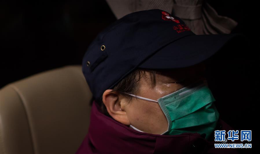 （新華全媒頭條·習近平致敬的戰(zhàn)“疫”英雄·武漢人民篇·圖文互動）（11）壯哉，大武漢——獻給英雄的武漢人民
