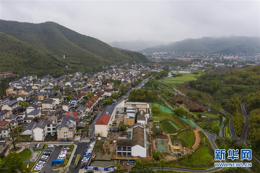 (在習(xí)近平新時(shí)代中國(guó)特色社會(huì)主義思想指引下——新時(shí)代新作為新篇章·習(xí)近平總書(shū)記關(guān)切事·圖文互動(dòng))(1)在“浙”里看見(jiàn)美麗中國(guó)