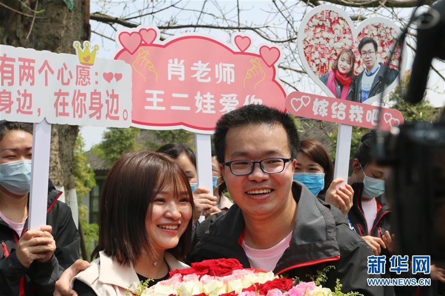 （新華全媒頭條·圖文互動）（12）“我看不見你的樣子，但我知道你是誰”——寫在國際護士節(jié)來臨之際