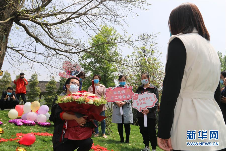 （新華全媒頭條·圖文互動）（13）“我看不見你的樣子，但我知道你是誰”——寫在國際護士節(jié)來臨之際