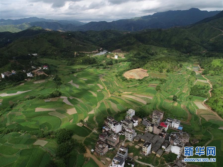 （在習(xí)近平新時(shí)代中國(guó)特色社會(huì)主義思想指引下——新時(shí)代新作為新篇章·習(xí)近平總書記關(guān)切事·圖文互動(dòng)）（4）新生活、新盼頭——脫貧攻堅(jiān)新形勢(shì)速覽