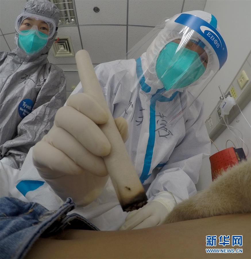 （新華全媒頭條·圖文互動(dòng)）（9）“始終把人民群眾生命安全和身體健康放在第一位”——中國抗疫彰顯“生命至上、人民至上”理念
