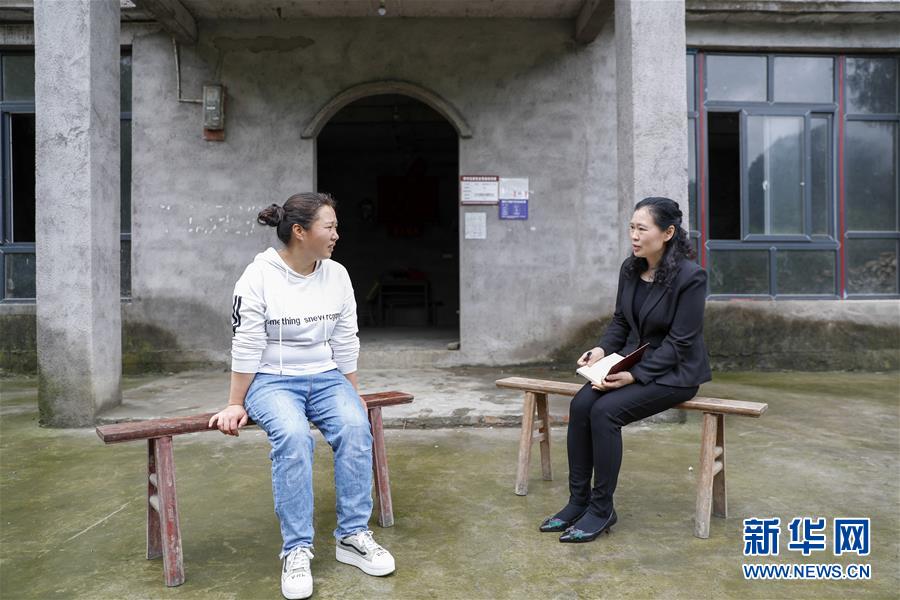 （兩會(huì)人物·圖文互動(dòng)）（4）帶娃、賺錢兩不誤——一位農(nóng)民工代表眼中的脫貧新工作
