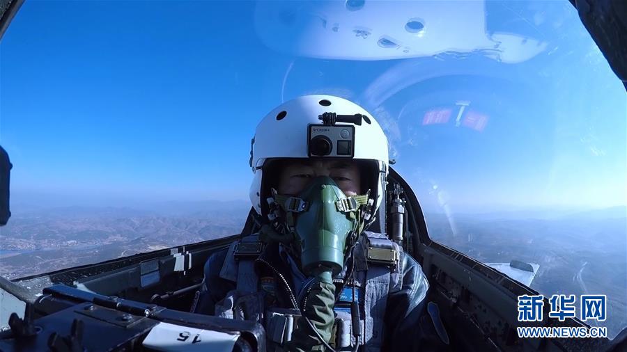 （圖文互動(dòng)）（4）5290小時(shí)！中國(guó)空軍殲擊機(jī)飛行紀(jì)錄保持者光榮停飛
